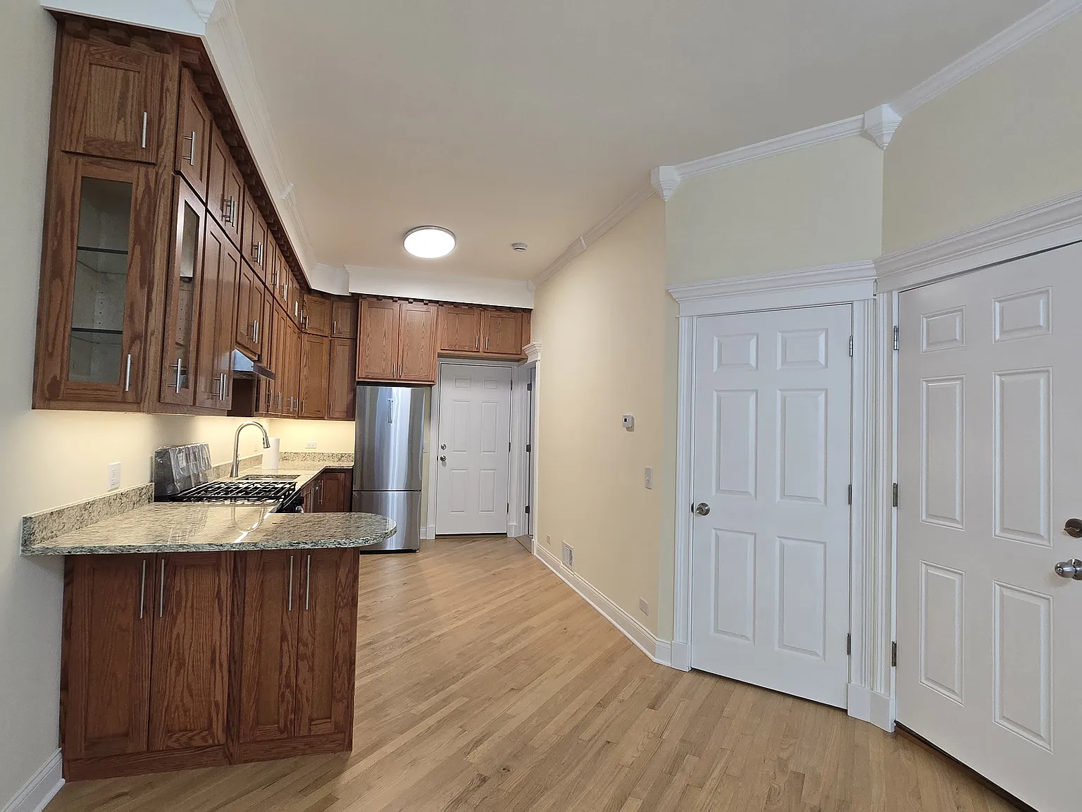 1 bed, 800 sqft, $1,995 — Photo 2