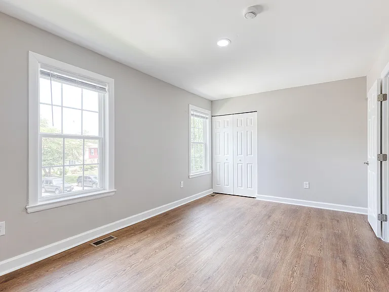 1869 Robin Ct — Photo 13