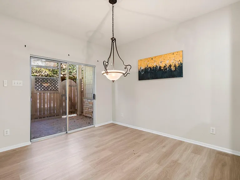 75 Scarlet Woods Ct — Photo 7
