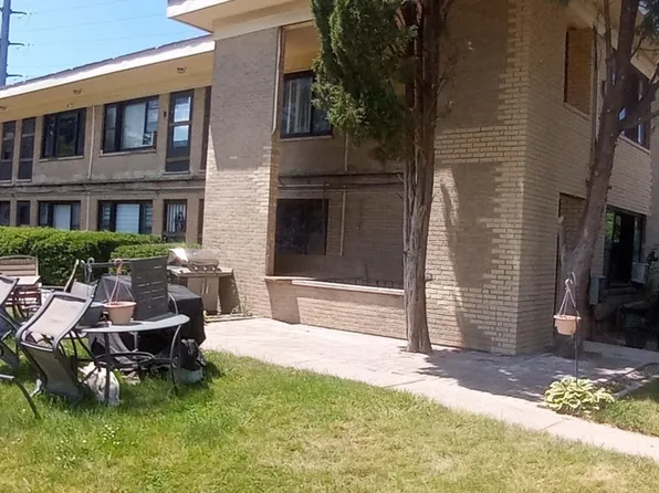 26 King Arthur Ct APT 11, Melrose Park, IL 60164
