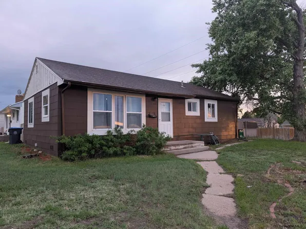801 W Fox Farm Rd, Cheyenne, WY 82007