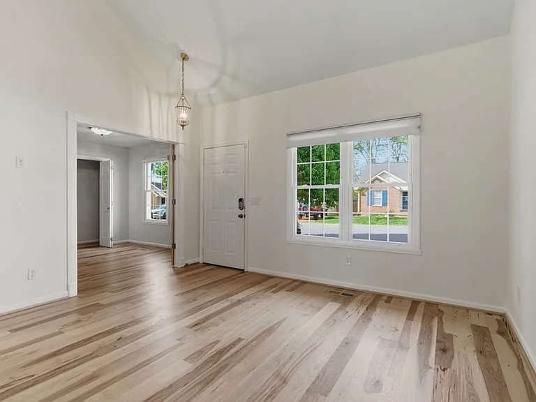 322 N Birchwood Dr — Photo 3