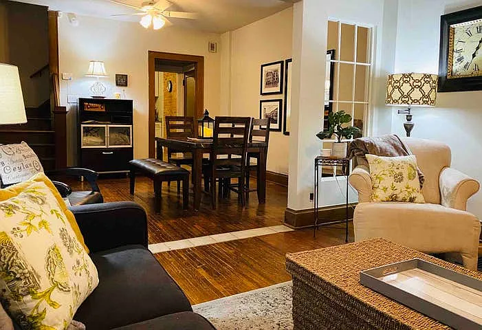 3 bed, 1300 sqft, $2,400 — Photo 4