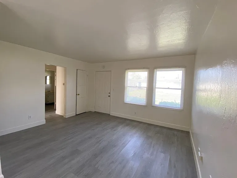 3003 Peerless Ave — Photo 2