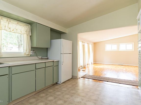 3rd image of 508 Jean Ln