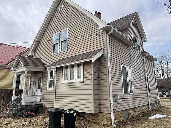 4th image of 1625 E Ave Ne