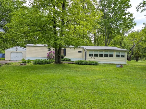 8734 Colonial Ln, Linesville, PA 16424