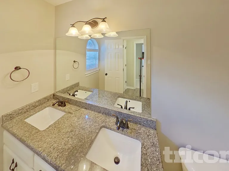 1012 Brookhaven Dr — Photo 13