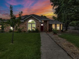 315 Woodlawn St, Krum, TX 76249