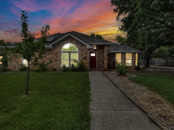 315 Woodlawn St, Krum, TX 76249