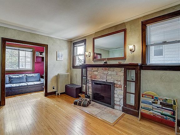 5th image of 8 Harwood Ave