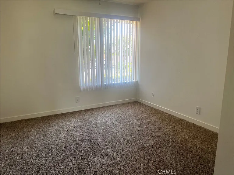 2045 Chevy Chase Dr — Photo 12