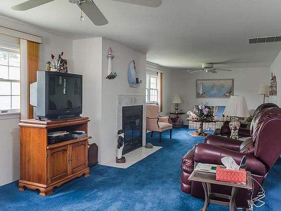5th image of 37019 Mallard Dr
