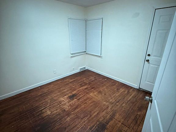 3rd image of 15469 Troester St