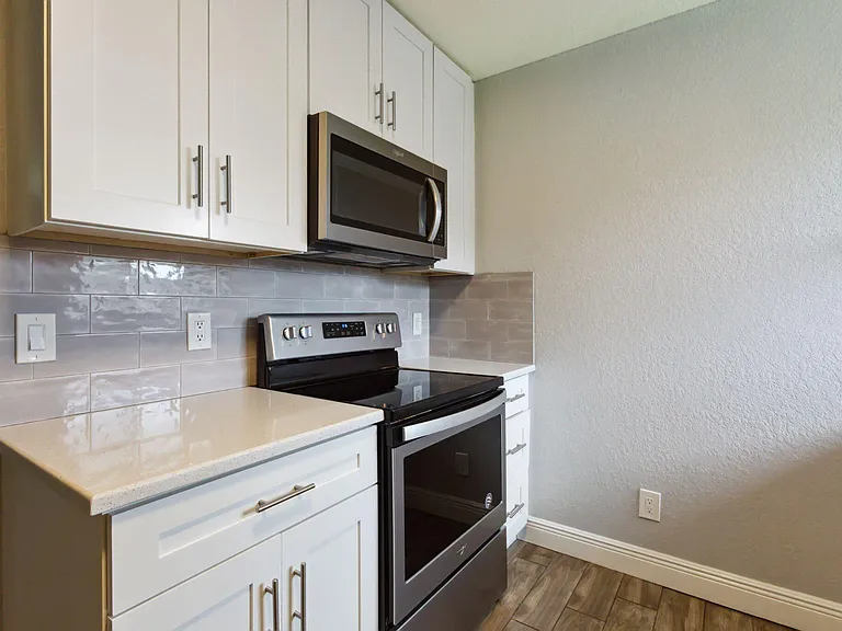 2227 NE 3rd Ave #2 — Photo 8