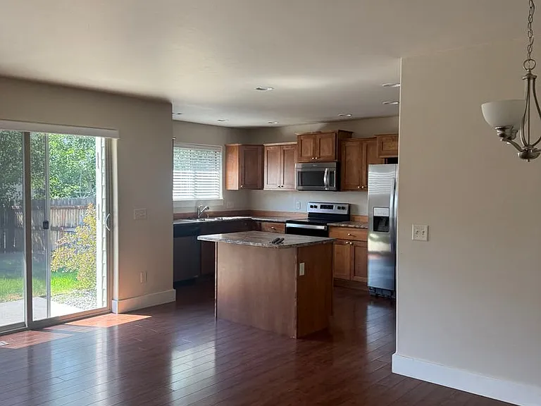 1851 Buckrake Ave — Photo 2