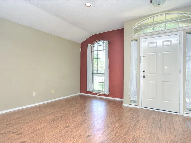 17820 Park Valley Dr — Photo 3
