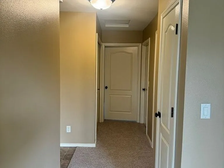 195-Santiam Village Apartments — Photo 15