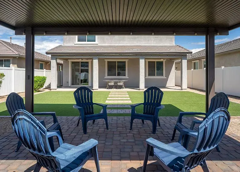 2437 E Alta Vista Rd — Photo 3