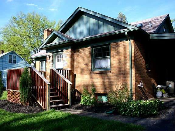 3rd image of 223 Maplecrest Ave