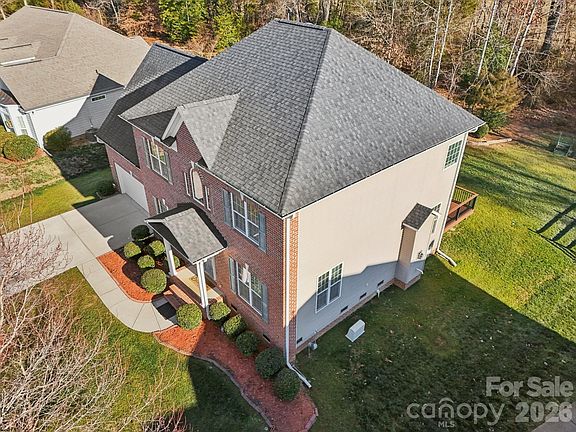 4th image of 7663 Woodcrest Dr