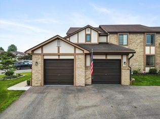 953 Country Club Dr, Saint Clair Shores, MI 48082