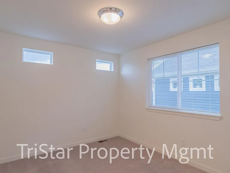 6463 Crossdrum Point — Photo 23