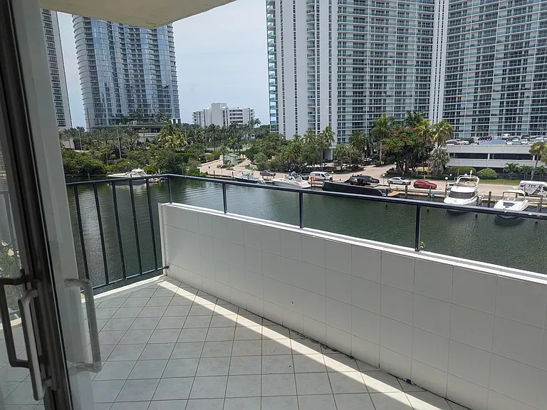 220 Kings Point Dr #501 — Photo 16