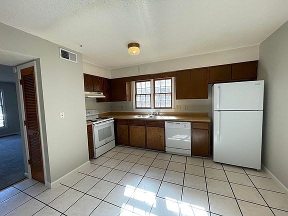 3rd image of 154 Braly Dr #B