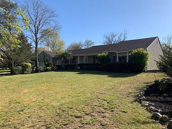 3rd image of 20 Spyglass Ln