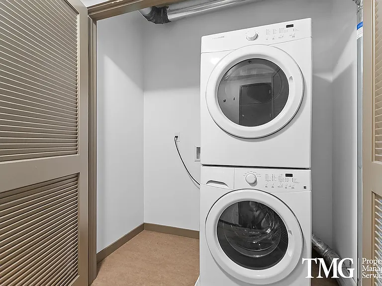 Corbett Heights Apartment Homes — Photo 30