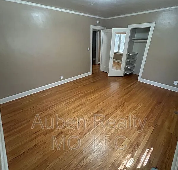 5446 Charlotte St #1F — Photo 23