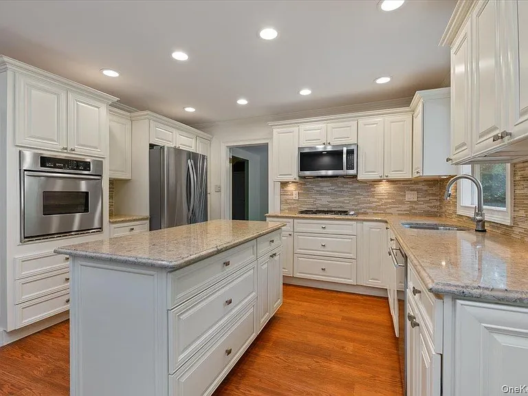 24 Thorngrove Ln — Photo 3