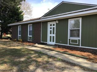 5987 Spinner Rd, Hope Mills, NC 28348