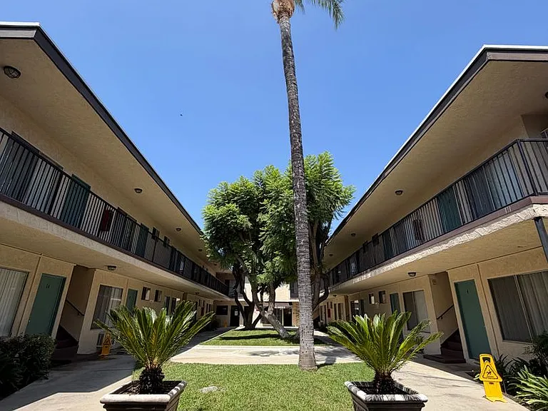 Stone Gate Apartments — Photo 26