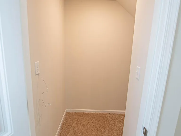 130 Willowtree Ln — Photo 35