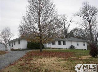 1761 Tobaccoport Rd, Bumpus Mills, TN 37028