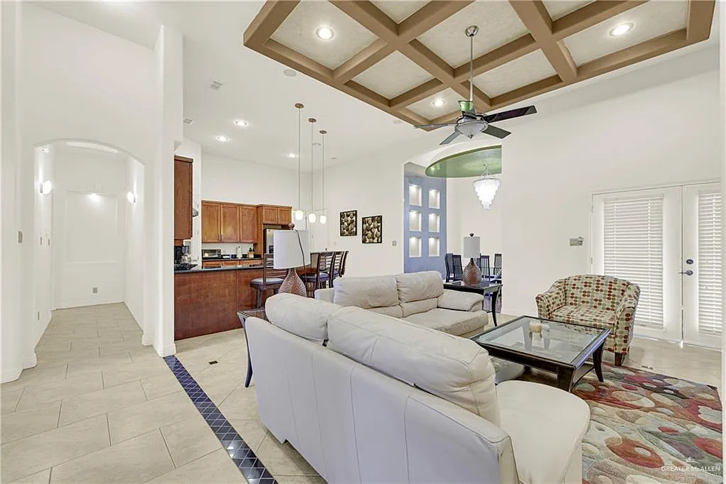 4 bed, 3.0 bath, 2386 sqft, $2,500 — Photo 3
