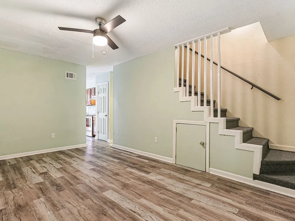 1113 Orange Blossom Ln #6