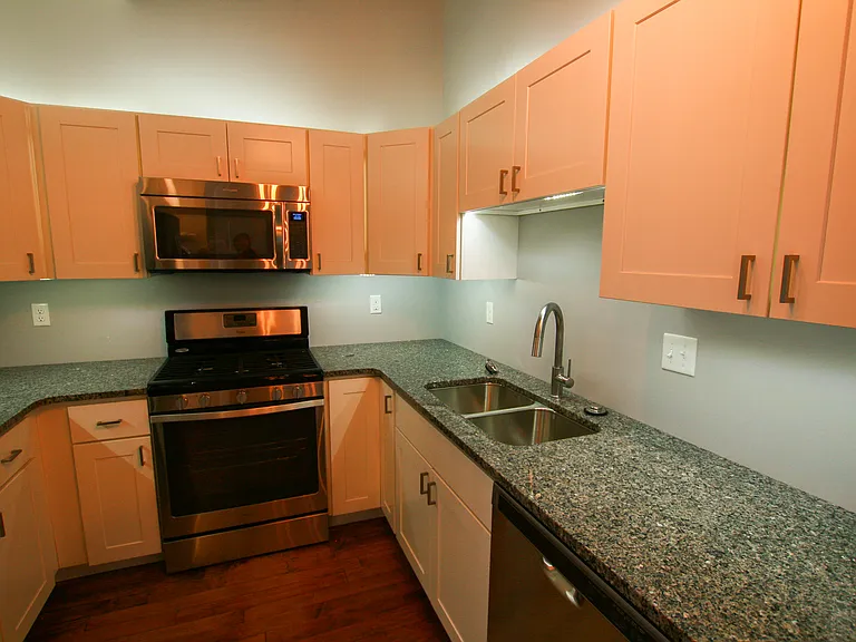 632 N College St #303 — Photo 8