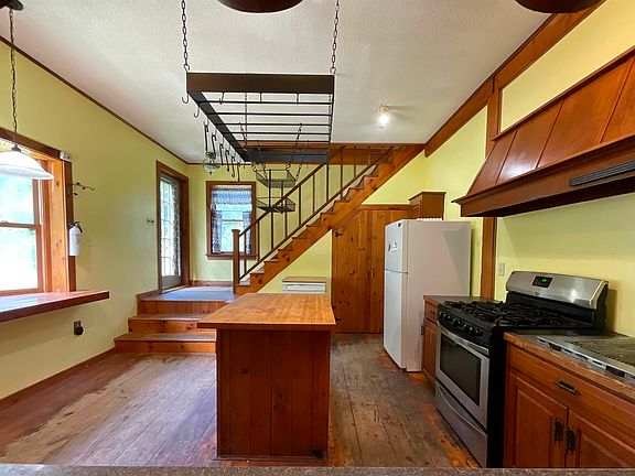 5th image of 90 Green Woods Road