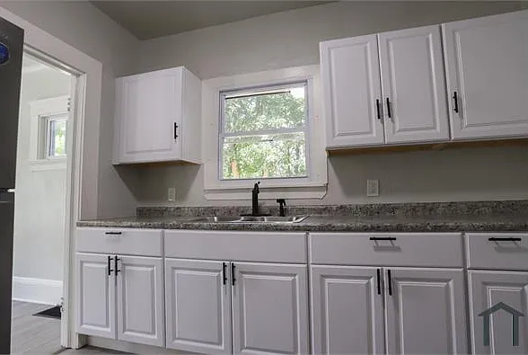 3 bed, $2,100 — Photo 3