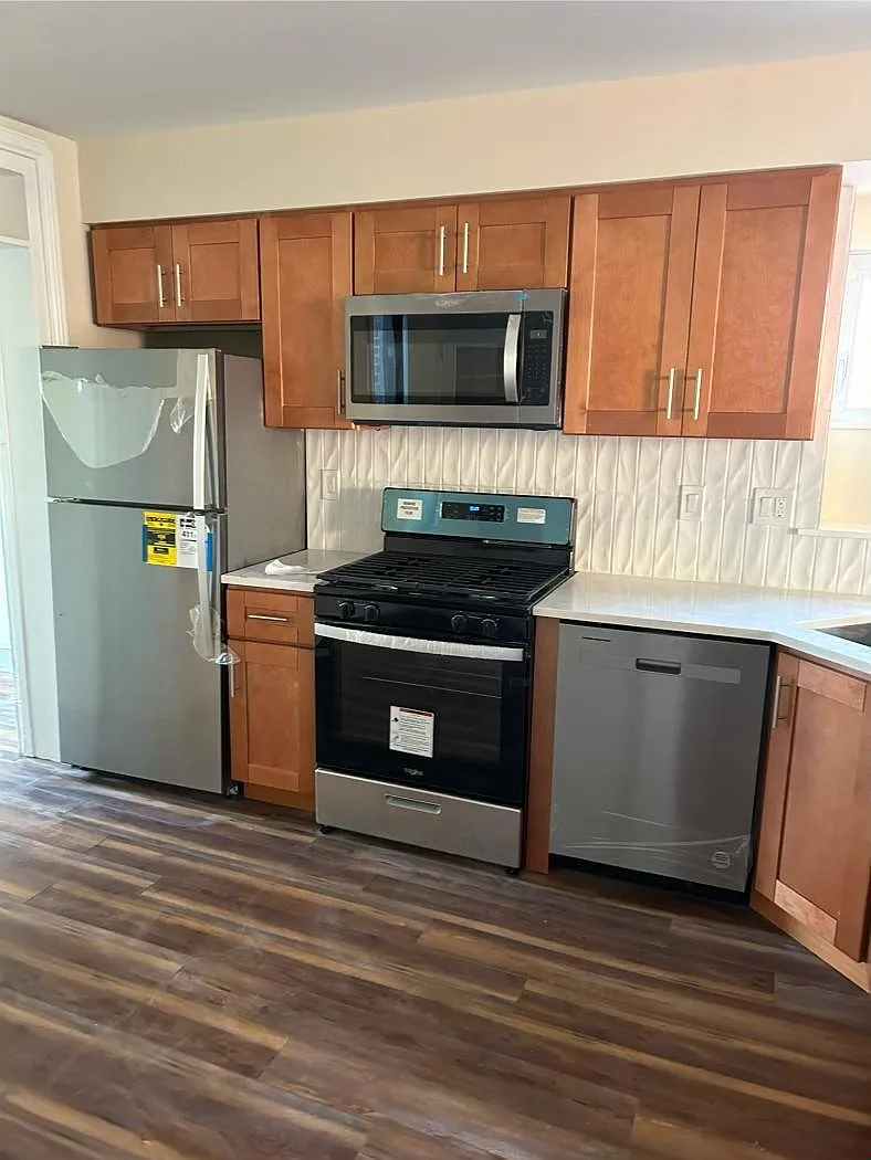 2 bed, 1000 sqft, $1,800 — Photo 1