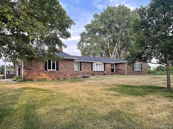 89561 County Road 215, Decatur, MI 49045