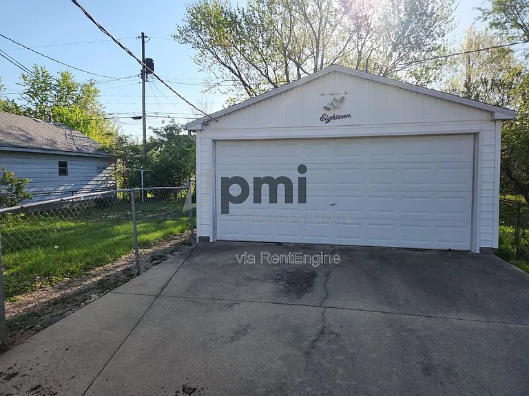 18 East Dr — Photo 9