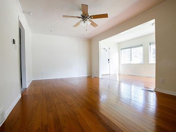 3rd image of 1303 E Fairwood Dr