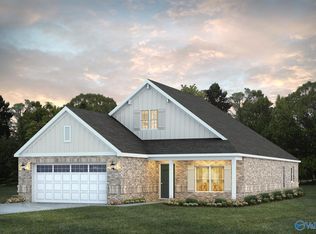 9500 Hampton Oak Dr SE, Owens Cross Roads, AL 35763