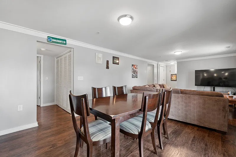 2 bed, 2.0 bath, 1099 sqft, $2,000 — Photo 3