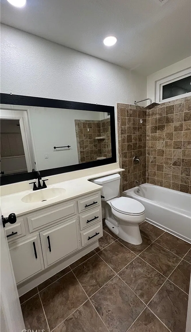 4 bed, 1994 sqft, $3,400 — Photo 4