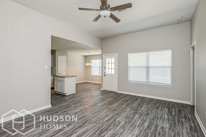3 bed, 2.0 bath, 1342 sqft, $1,890 — Photo 3